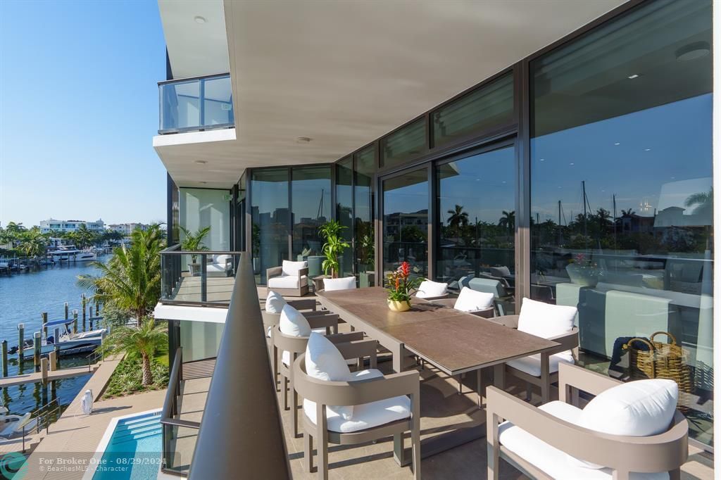 For Sale: $3,900,000 (3 beds, 4 baths, 3108 Square Feet)