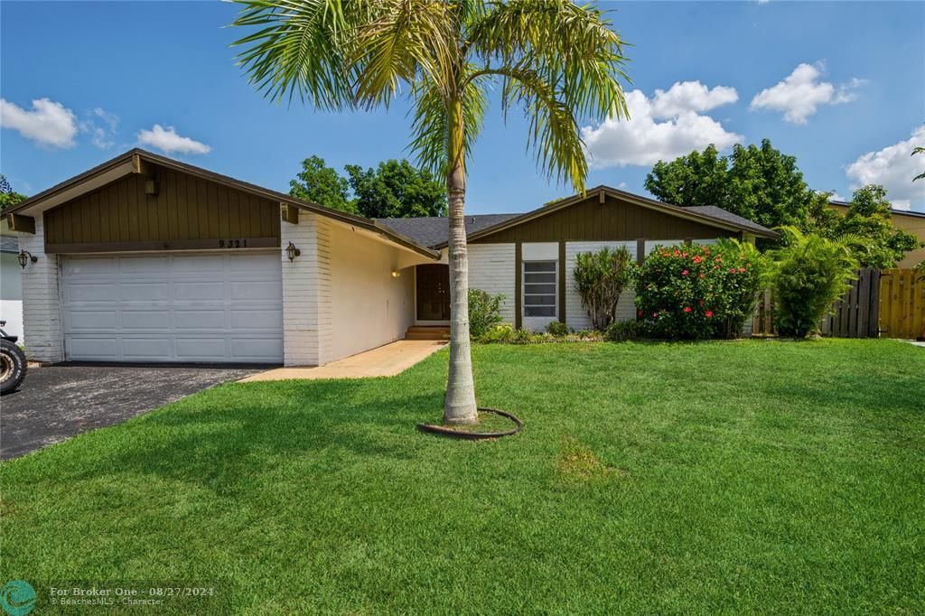 Active With Contract: $475,000 (3 beds, 2 baths, 1294 Square Feet)