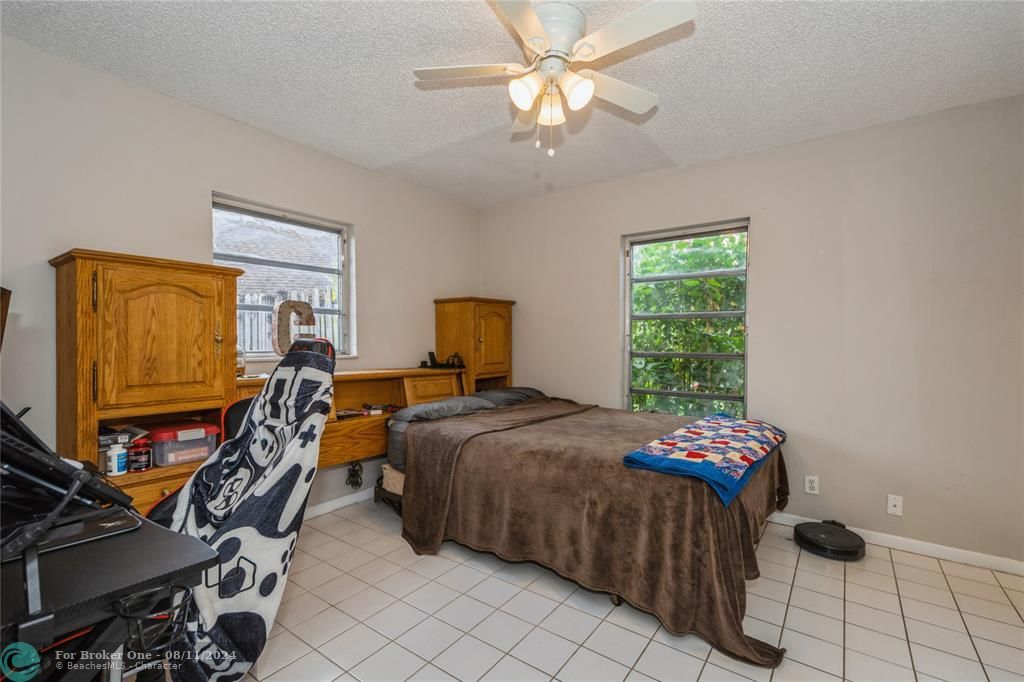 Active With Contract: $475,000 (3 beds, 2 baths, 1294 Square Feet)