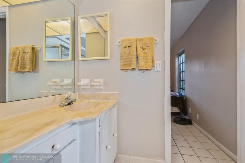 Active With Contract: $475,000 (3 beds, 2 baths, 1294 Square Feet)