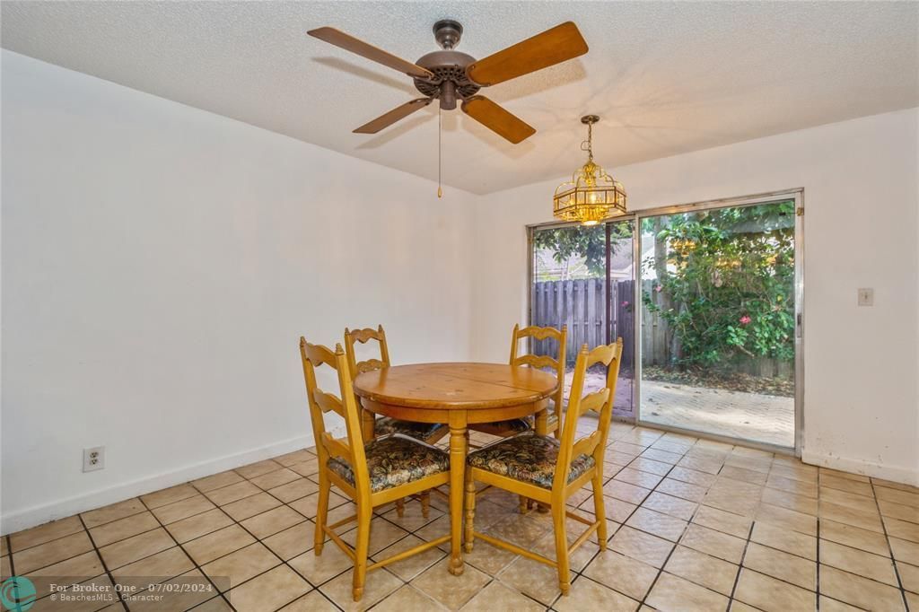 Active With Contract: $475,000 (3 beds, 2 baths, 1294 Square Feet)