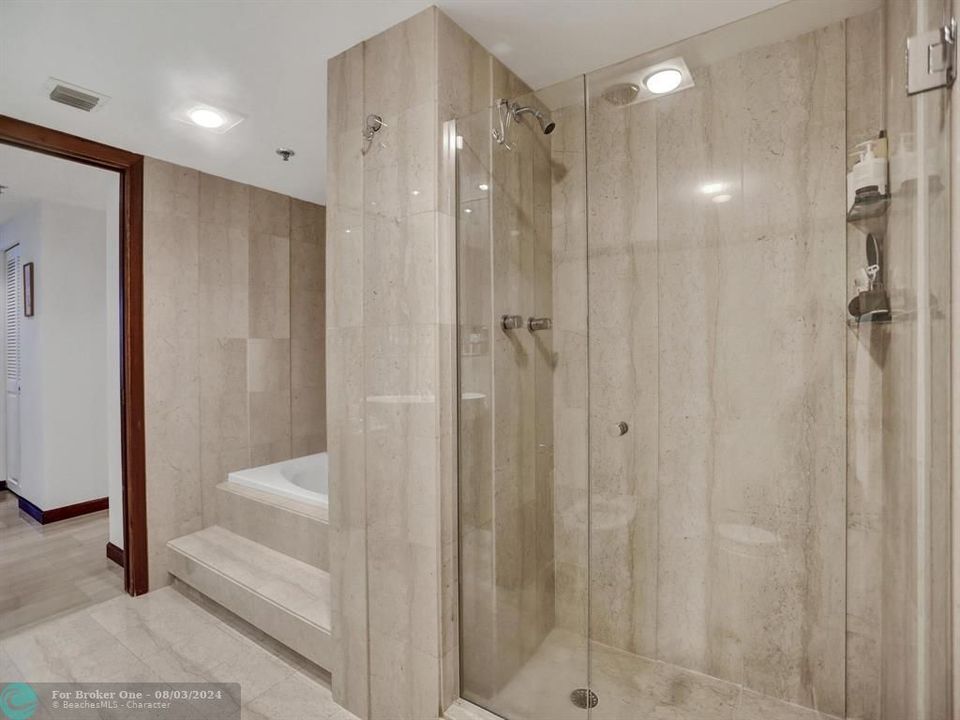 待售: $1,200,000 (2 贝兹, 2 浴室, 1532 平方英尺)