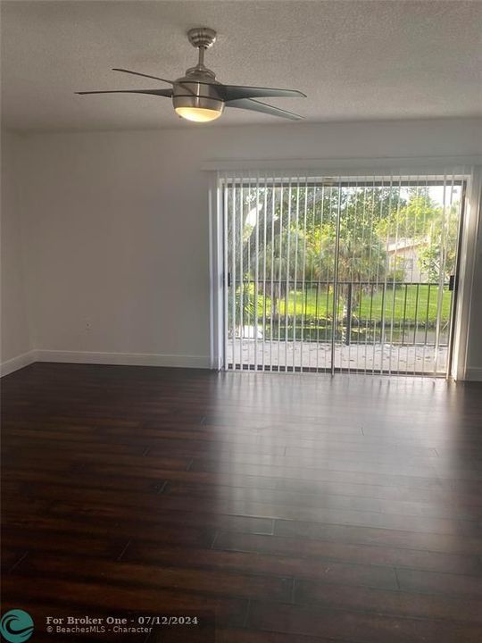 Active With Contract: $2,450 (3 beds, 2 baths, 1500 Square Feet)