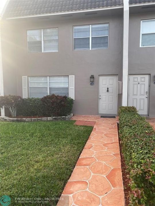 Active With Contract: $2,450 (3 beds, 2 baths, 1500 Square Feet)