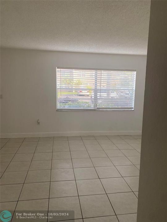 Active With Contract: $2,450 (3 beds, 2 baths, 1500 Square Feet)