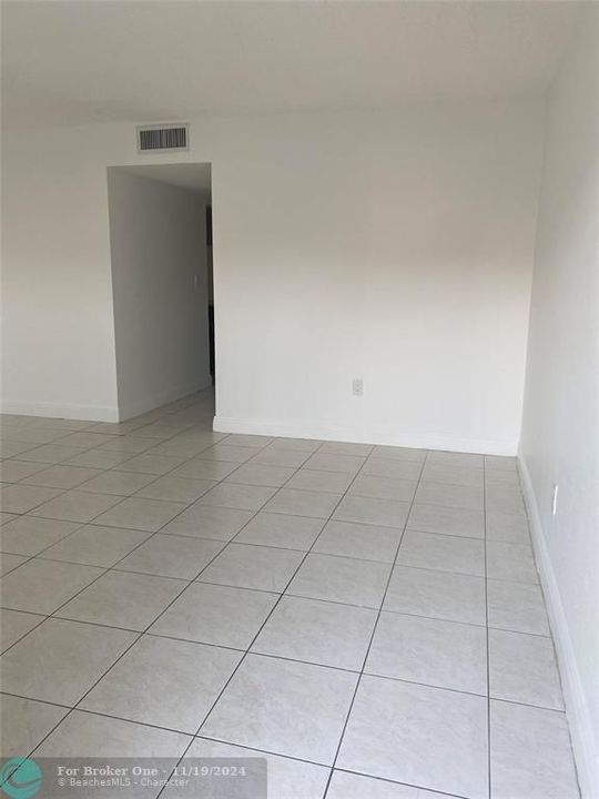 Active With Contract: $2,450 (3 beds, 2 baths, 1500 Square Feet)