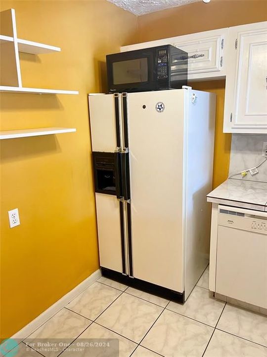 Active With Contract: $215,000 (1 beds, 1 baths, 800 Square Feet)