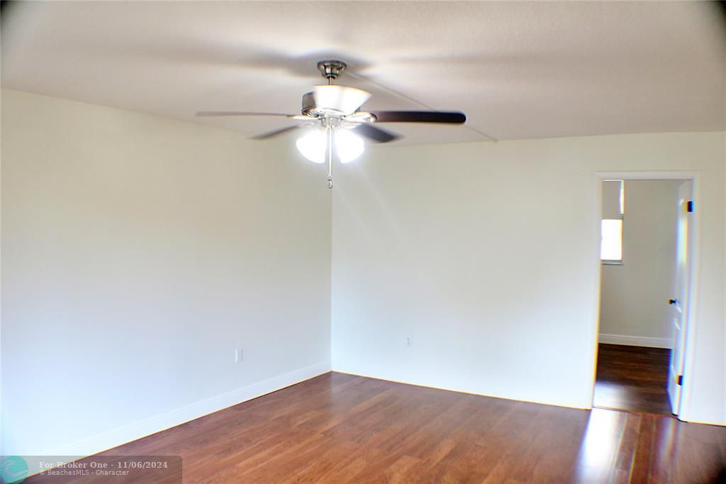 For Sale: $119,900 (2 beds, 2 baths, 950 Square Feet)