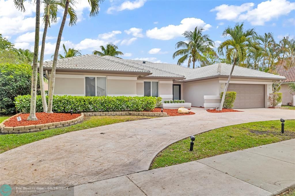 For Sale: $1,050,000 (4 beds, 2 baths, 2272 Square Feet)