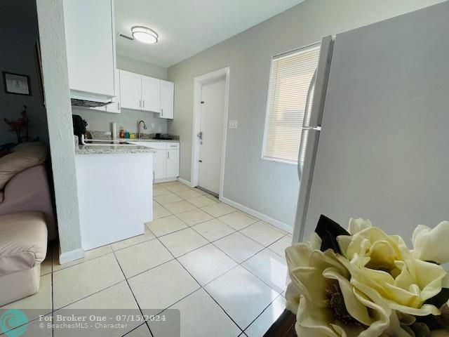 For Sale: $2,000 (1 beds, 1 baths, 640 Square Feet)