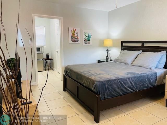 For Sale: $2,000 (1 beds, 1 baths, 640 Square Feet)