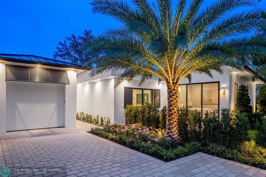 For Sale: $3,999,000 (4 beds, 4 baths, 2972 Square Feet)