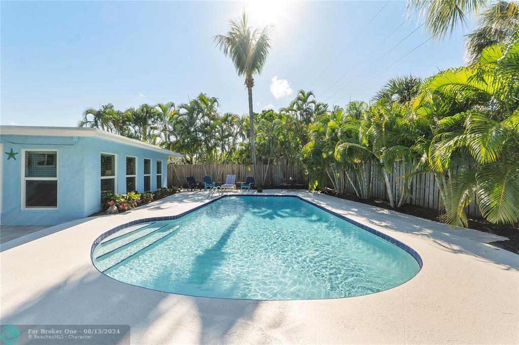 Recently Sold: $750,000 (3 beds, 2 baths, 1606 Square Feet)