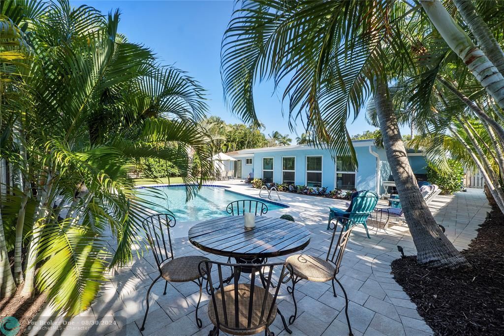 Recently Sold: $750,000 (3 beds, 2 baths, 1606 Square Feet)