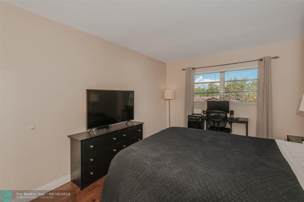 Active With Contract: $209,000 (1 beds, 1 baths, 678 Square Feet)