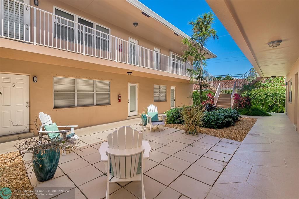 Active With Contract: $209,000 (1 beds, 1 baths, 678 Square Feet)