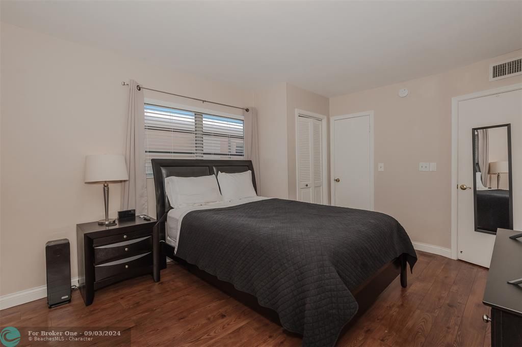 Active With Contract: $209,000 (1 beds, 1 baths, 678 Square Feet)