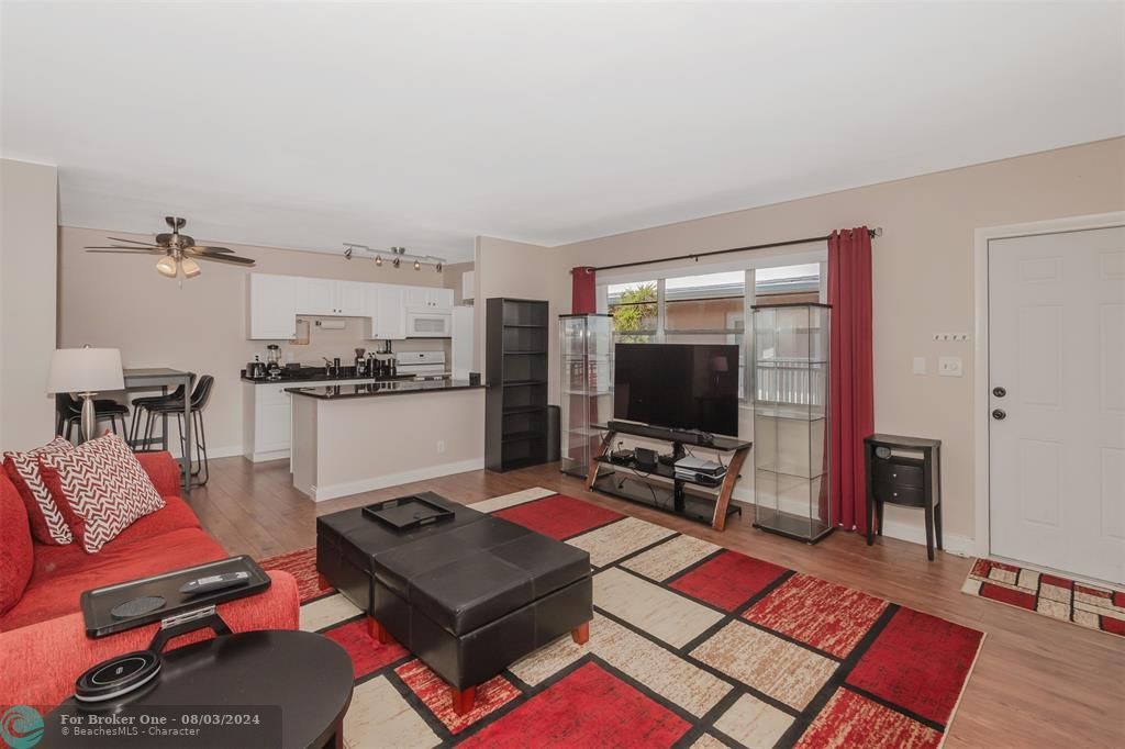 Active With Contract: $209,000 (1 beds, 1 baths, 678 Square Feet)