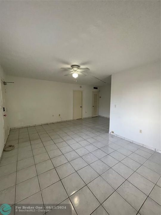 For Sale: $192,400 (1 beds, 1 baths, 665 Square Feet)