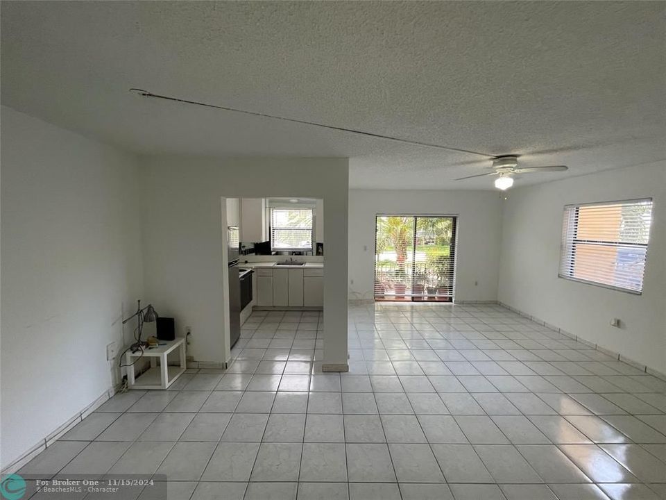 For Sale: $192,400 (1 beds, 1 baths, 665 Square Feet)