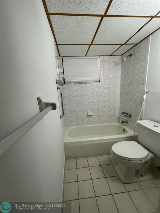 For Sale: $192,400 (1 beds, 1 baths, 665 Square Feet)