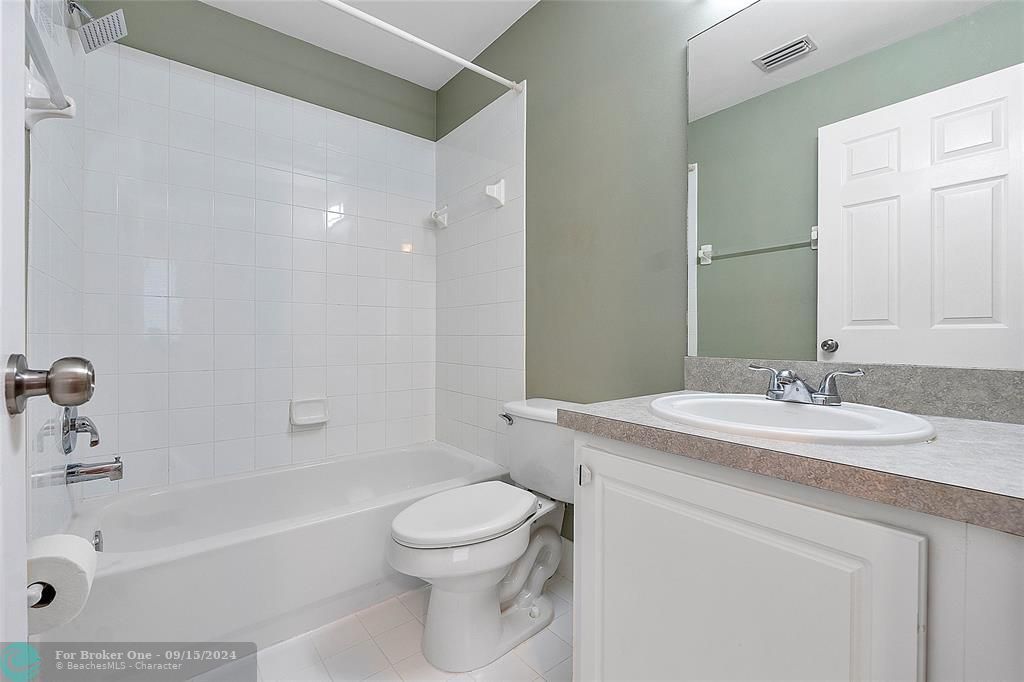 For Sale: $365,000 (2 beds, 2 baths, 1202 Square Feet)