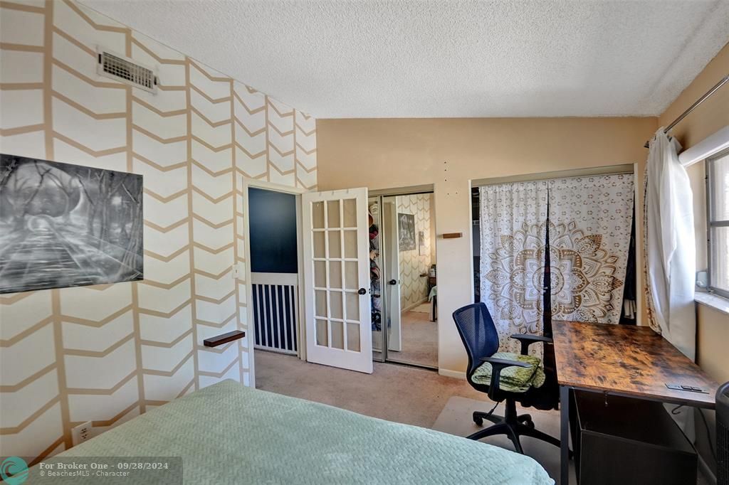 Recently Sold: $285,000 (2 beds, 1 baths, 978 Square Feet)