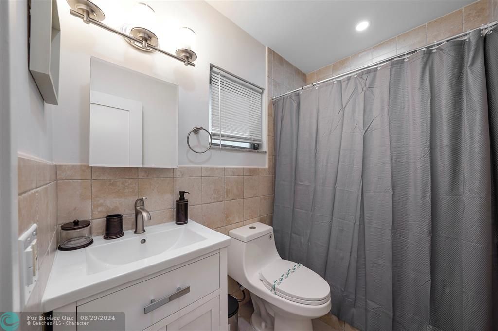 For Sale: $2,000 (1 beds, 1 baths, 2585 Square Feet)