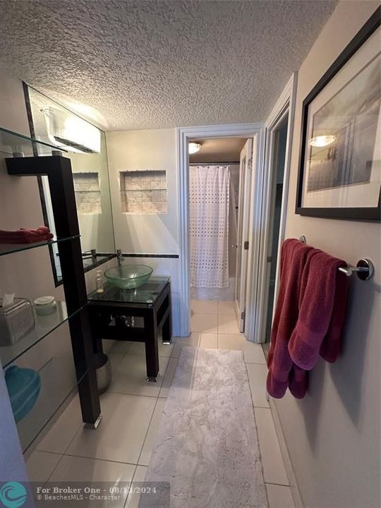 Active With Contract: $3,900 (2 beds, 2 baths, 1210 Square Feet)