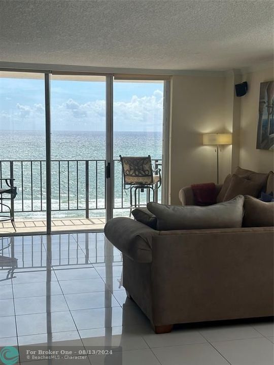 Active With Contract: $3,900 (2 beds, 2 baths, 1210 Square Feet)