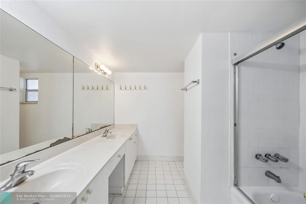 For Rent: $1,900 (2 beds, 2 baths, 1252 Square Feet)