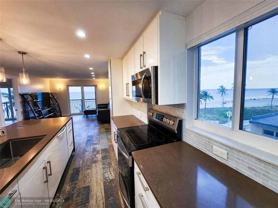 Active With Contract: $3,400 (2 beds, 2 baths, 827 Square Feet)