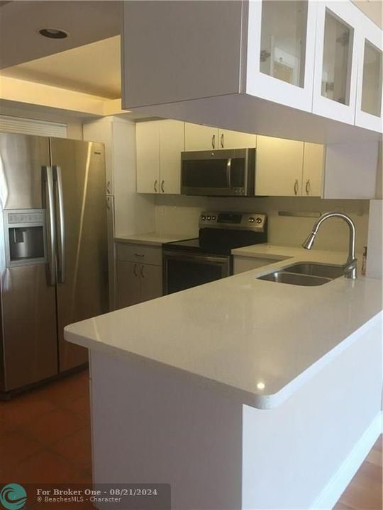 For Rent: $2,400 (2 beds, 2 baths, 970 Square Feet)