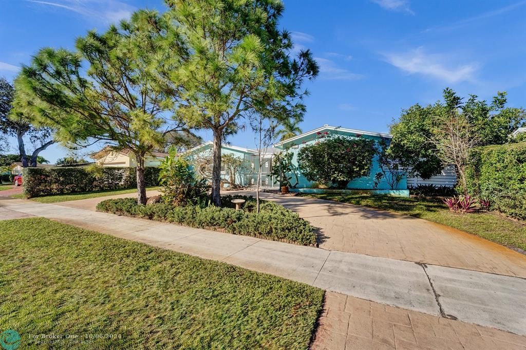 Active With Contract: $699,000 (4 beds, 2 baths, 2083 Square Feet)