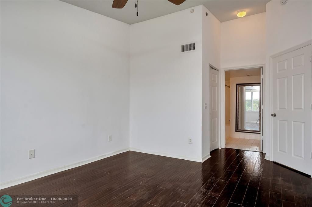 Active With Contract: $298,888 (2 beds, 2 baths, 1000 Square Feet)