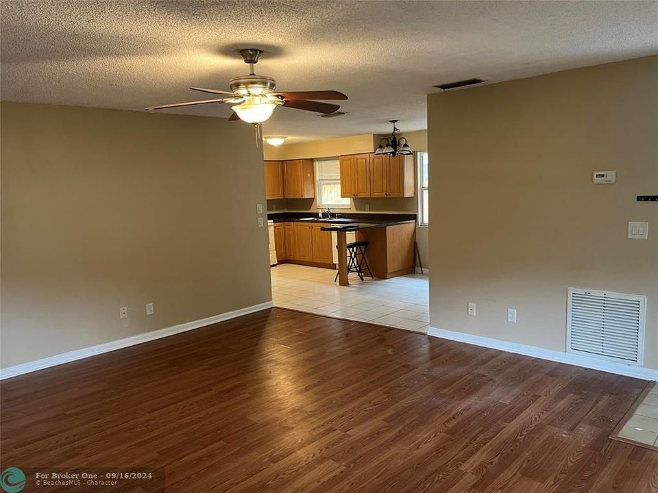 For Rent: $1,925 (2 beds, 2 baths, 1108 Square Feet)