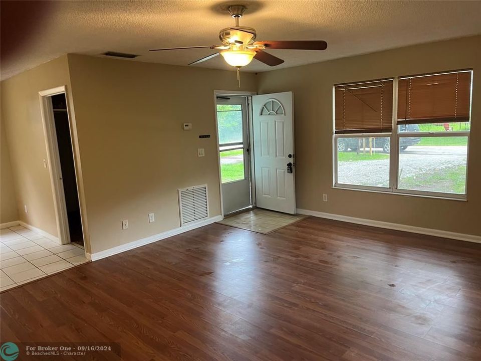 For Rent: $1,925 (2 beds, 2 baths, 1108 Square Feet)