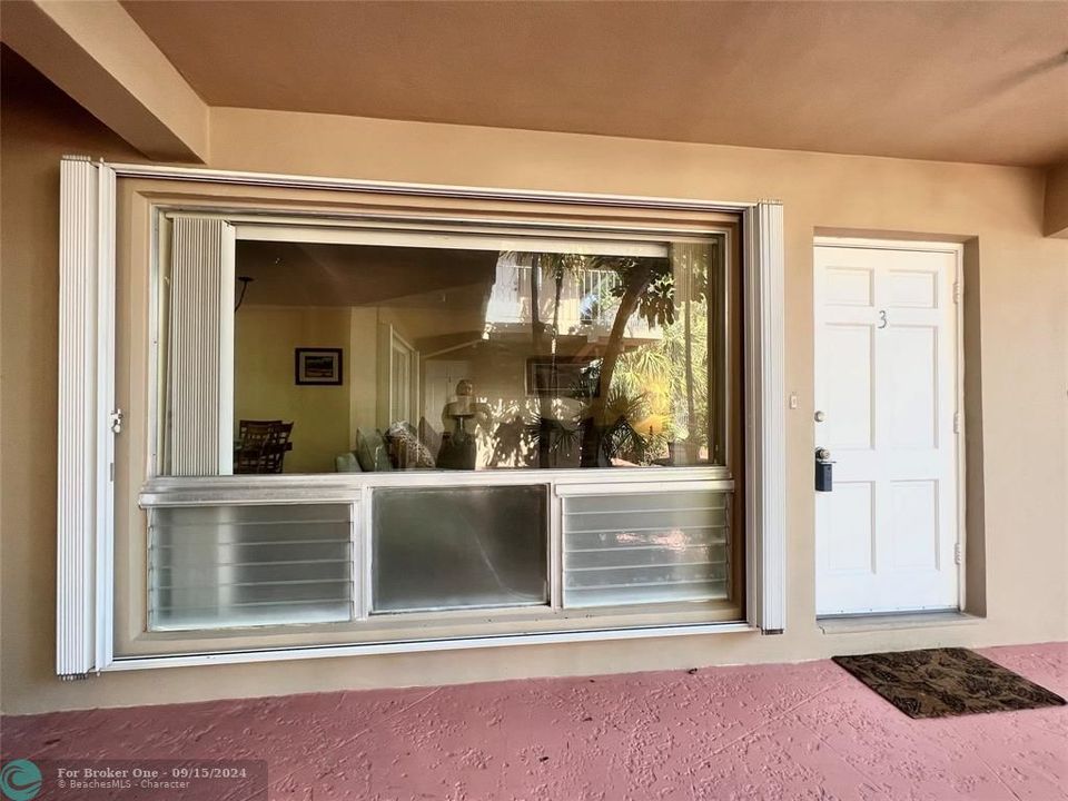 For Sale: $299,900 (2 beds, 2 baths, 916 Square Feet)