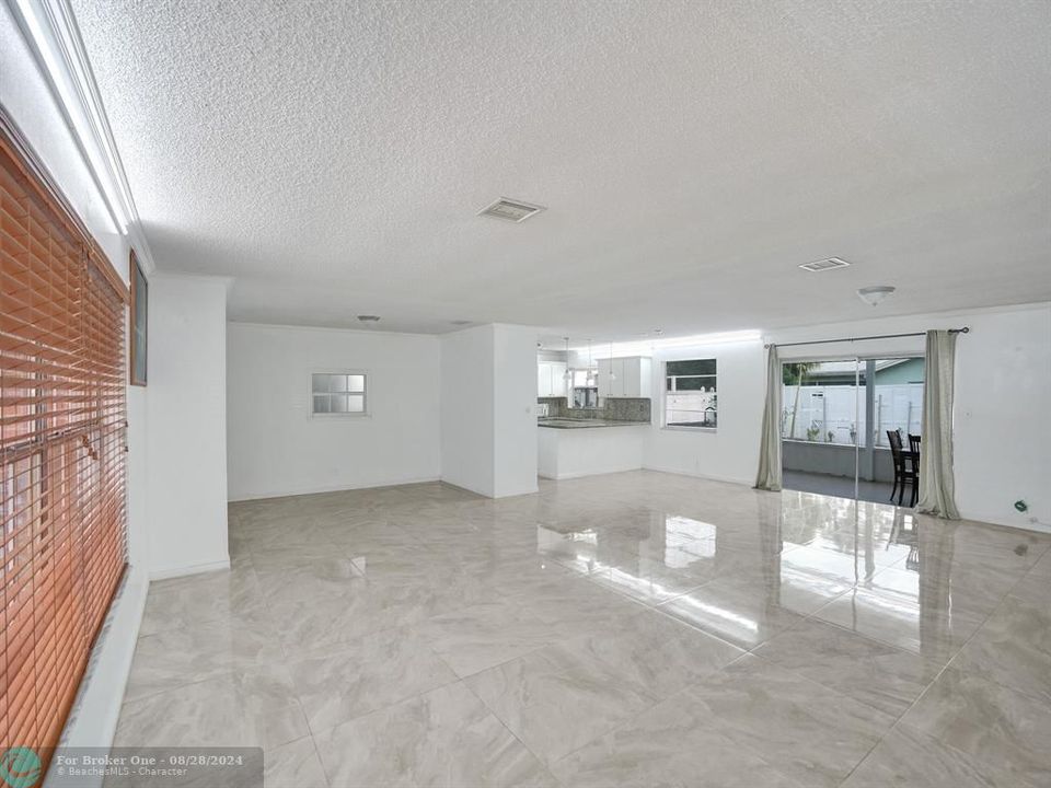 Activo con contrato: $625,000 (4 camas, 2 baños, 2060 Pies cuadrados)