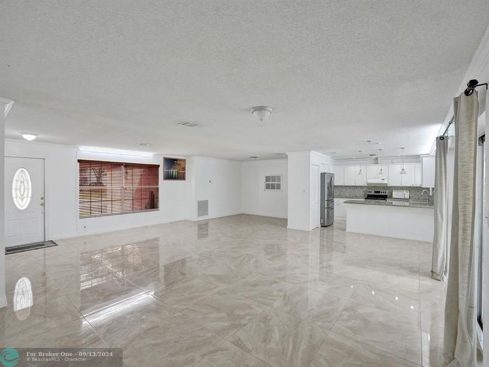 Activo con contrato: $625,000 (4 camas, 2 baños, 2060 Pies cuadrados)