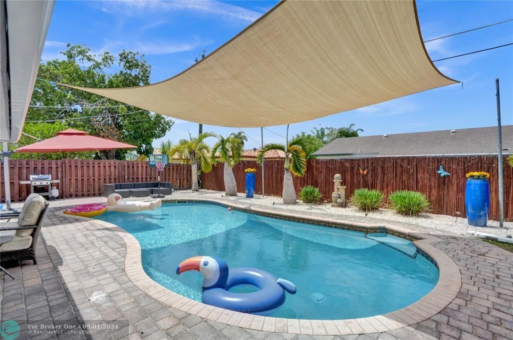 Active With Contract: $4,400 (4 beds, 2 baths, 1928 Square Feet)