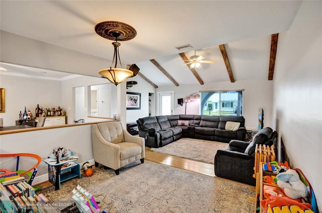 Active With Contract: $4,400 (4 beds, 2 baths, 1928 Square Feet)