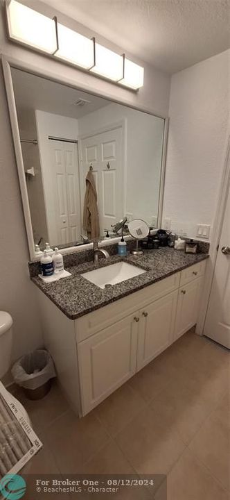 Recently Rented: $2,100 (1 beds, 1 baths, 872 Square Feet)