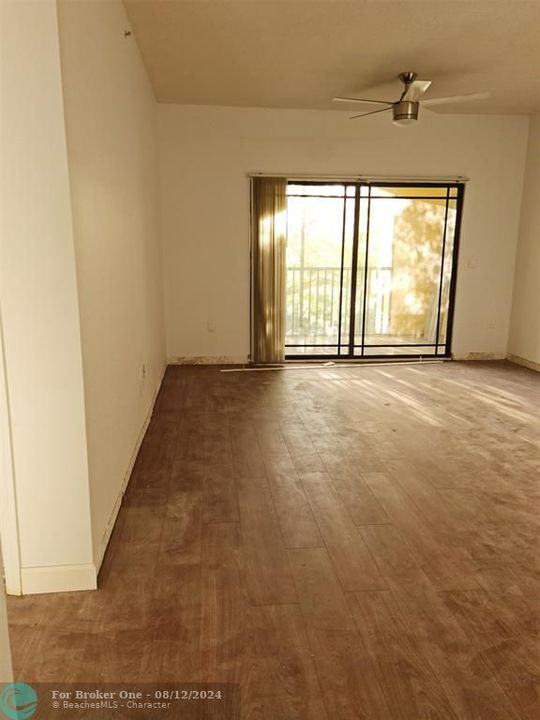 Recently Rented: $2,100 (1 beds, 1 baths, 872 Square Feet)