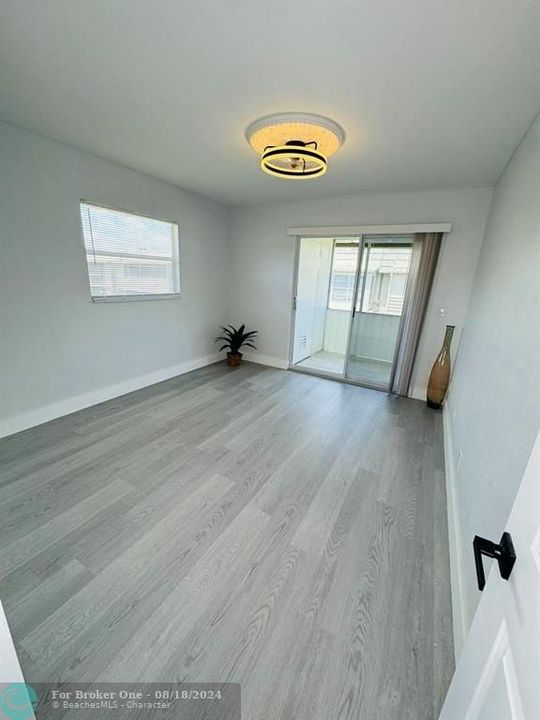 En Venta: $250,000 (2 camas, 2 baños, 883 Pies cuadrados)