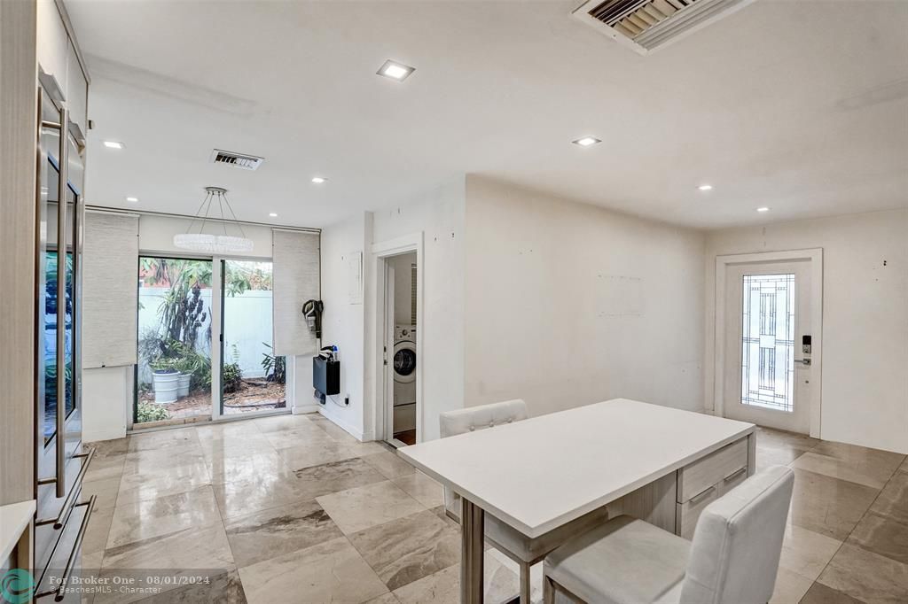 Active With Contract: $545,000 (2 beds, 2 baths, 1634 Square Feet)