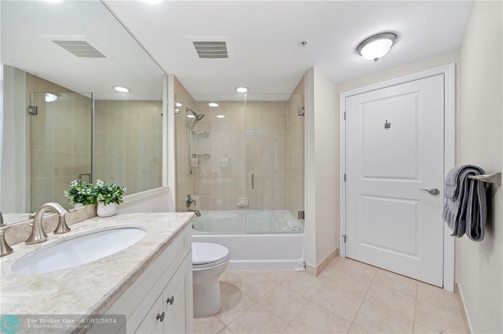 В аренду: $4,750 (2 спален, 2 ванн, 1204 Квадратных фут)