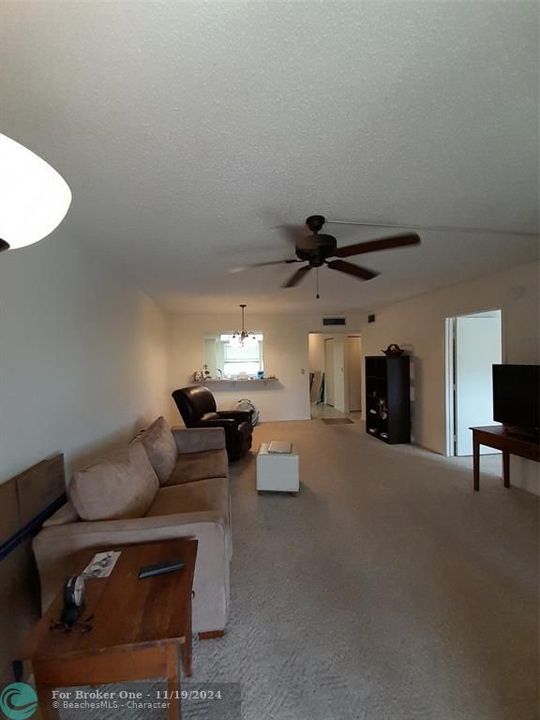 Active With Contract: $129,900 (2 beds, 2 baths, 1000 Square Feet)