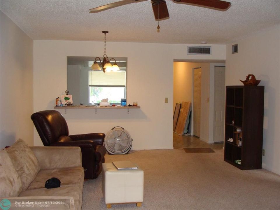 Active With Contract: $129,900 (2 beds, 2 baths, 1000 Square Feet)