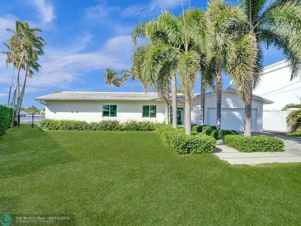 For Sale: $3,700,000 (3 beds, 2 baths, 1914 Square Feet)